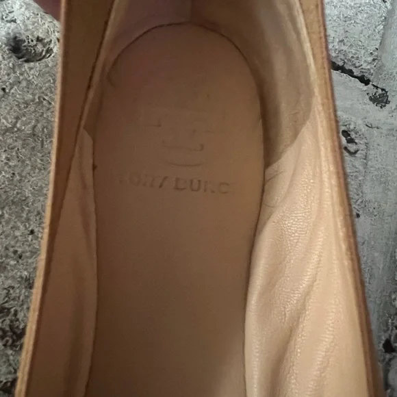 Tory Burch Tan Patent Flats with Gold Emblem - Picture 4 of 4